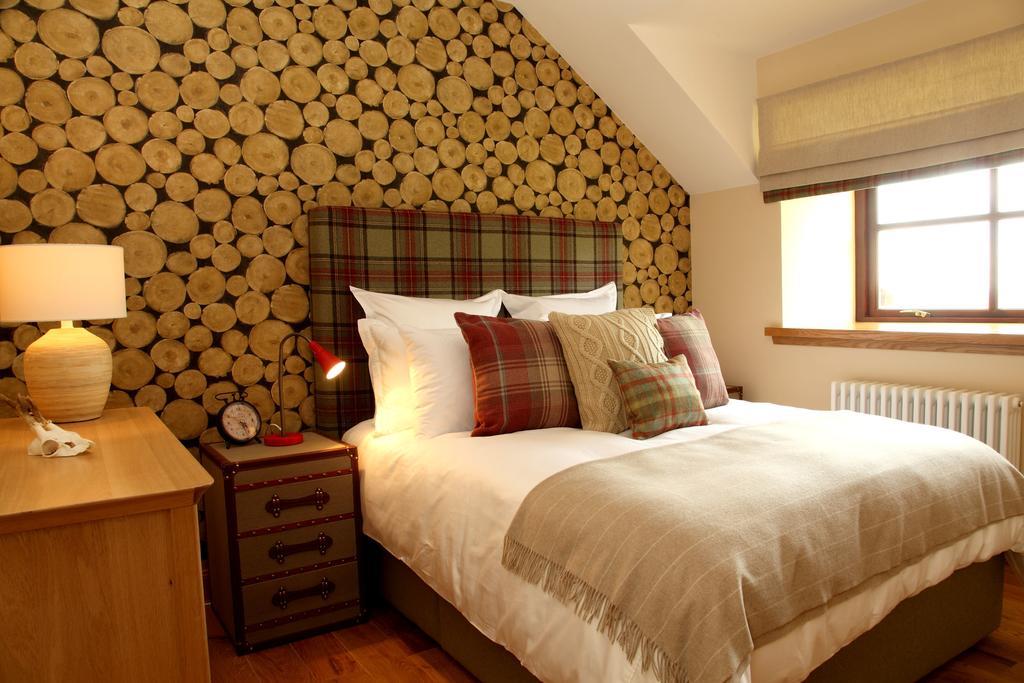 Hawkswood House And The Roundel Villa Peat Inn Room photo