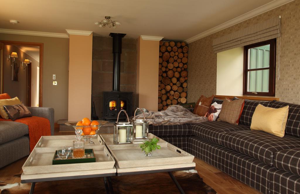 Hawkswood House And The Roundel Villa Peat Inn Room photo